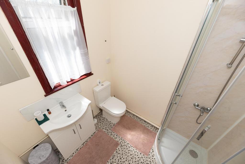 ロンドンBarking Road Comfy Houseアパートメント エクステリア 写真